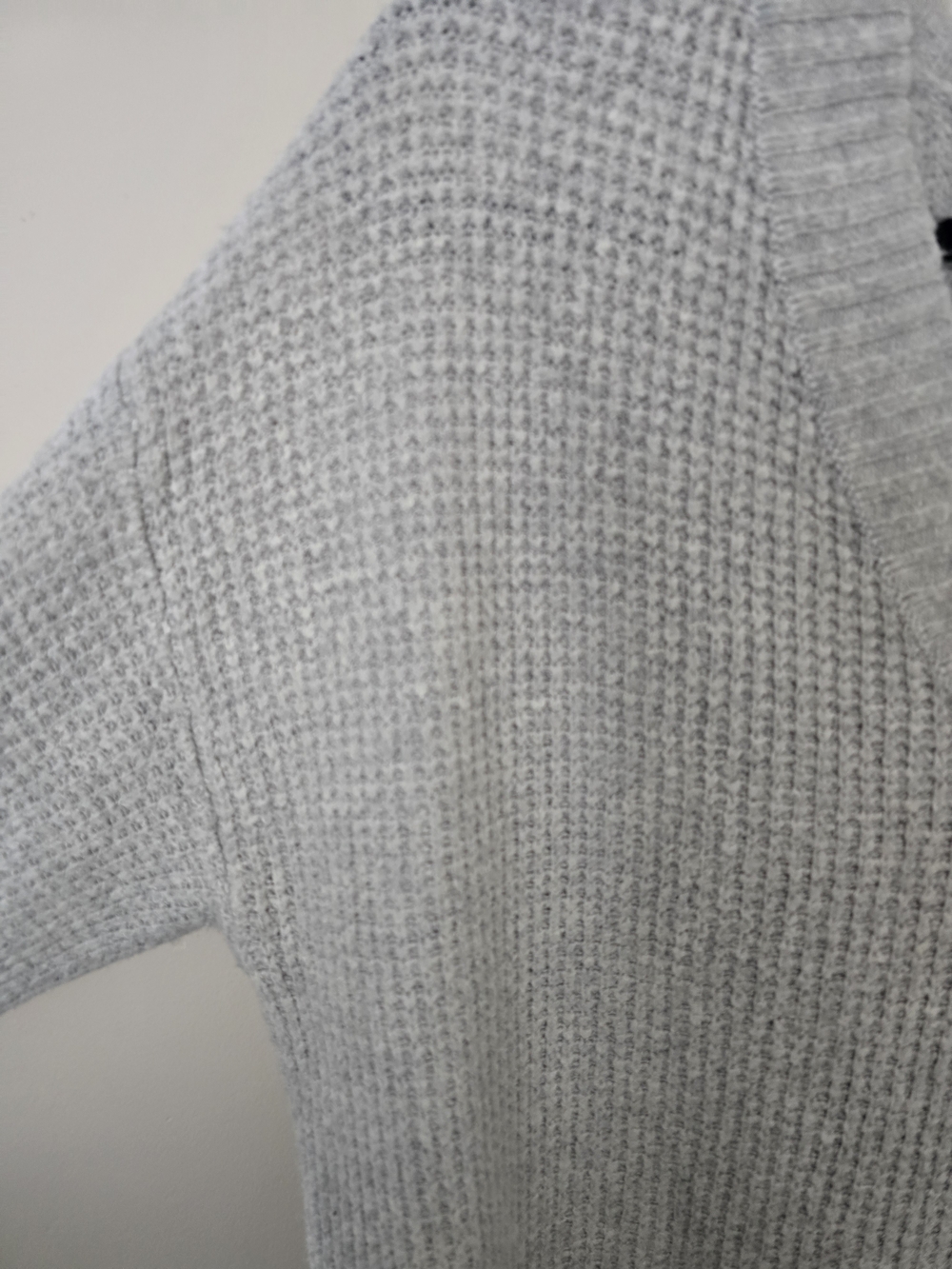 American Eagle Outfitters Light Gray V-Neck Waffle Knit Sweater Oversized M - Picture 4 of 9